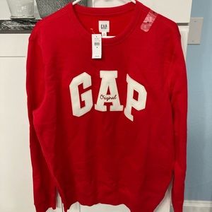 NWT Red Medium Gap Crew Sweatshirt no flaws smoke free cotton/polyester blend